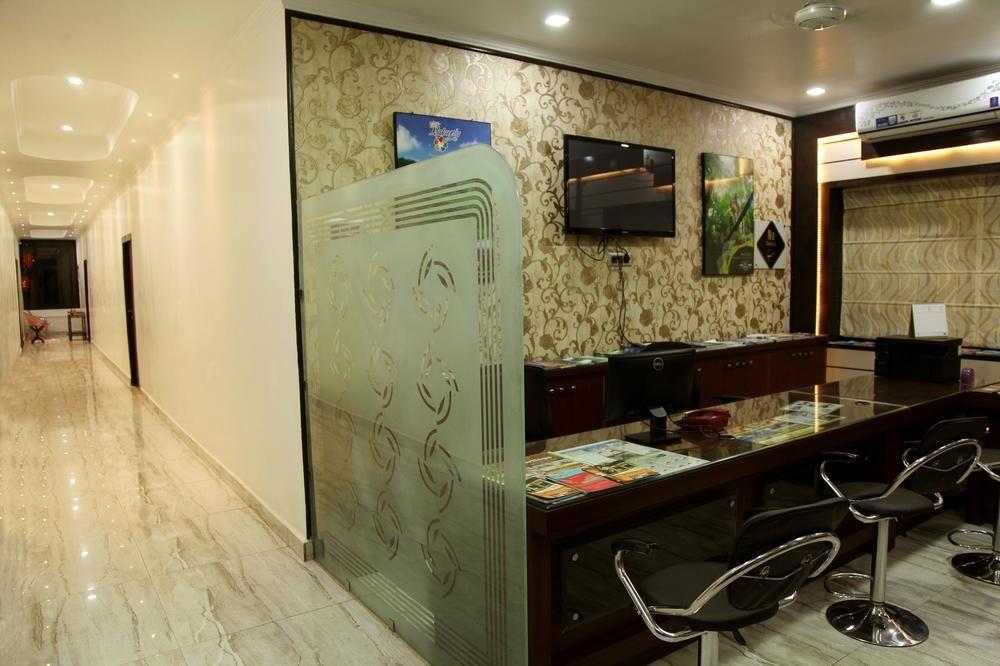 Oyo Premium Kamla Nehru Road Allahabad Hotel Allāhābād Junction Екстериор снимка